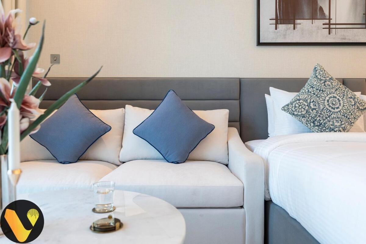 Vogue The Sterling By Omniyat Pool View With Balcony Near Burj Khalifa And Mall Apartment Dubai